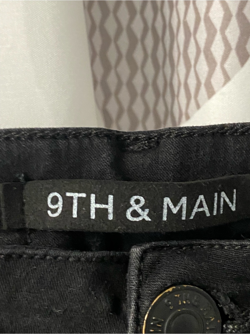 9th & Main Black High-Rise Skinny Jeans With Rhinestone Details On Back Pockets - Picture 6 of 6